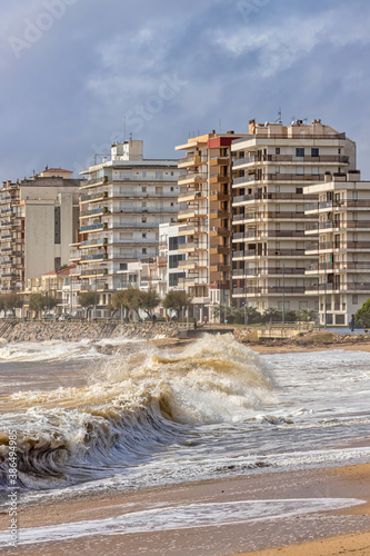 Powerful ocean wave breaking ina windy day © Arpad