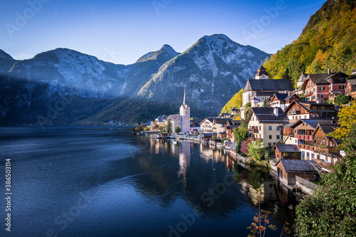 Fototapeta Naklejka Na Ścianę i Meble -  Hallstatt - Beautiful village in Austria surrounded by mountains