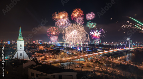 Obraz na płótnie New Year Celebration. Fireworks on Danube River in Bratislava, Slovakia. w salonie