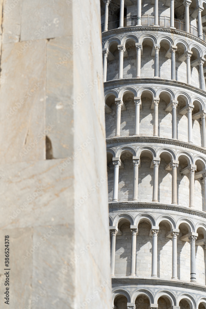 Close up a la textura de marmol de la torre de pisa, en pisa italia