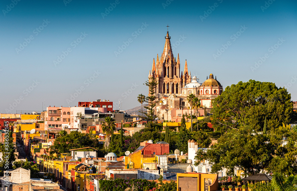 Naklejka premium A morning shot of the church at San Miguel de Allende in Mexico