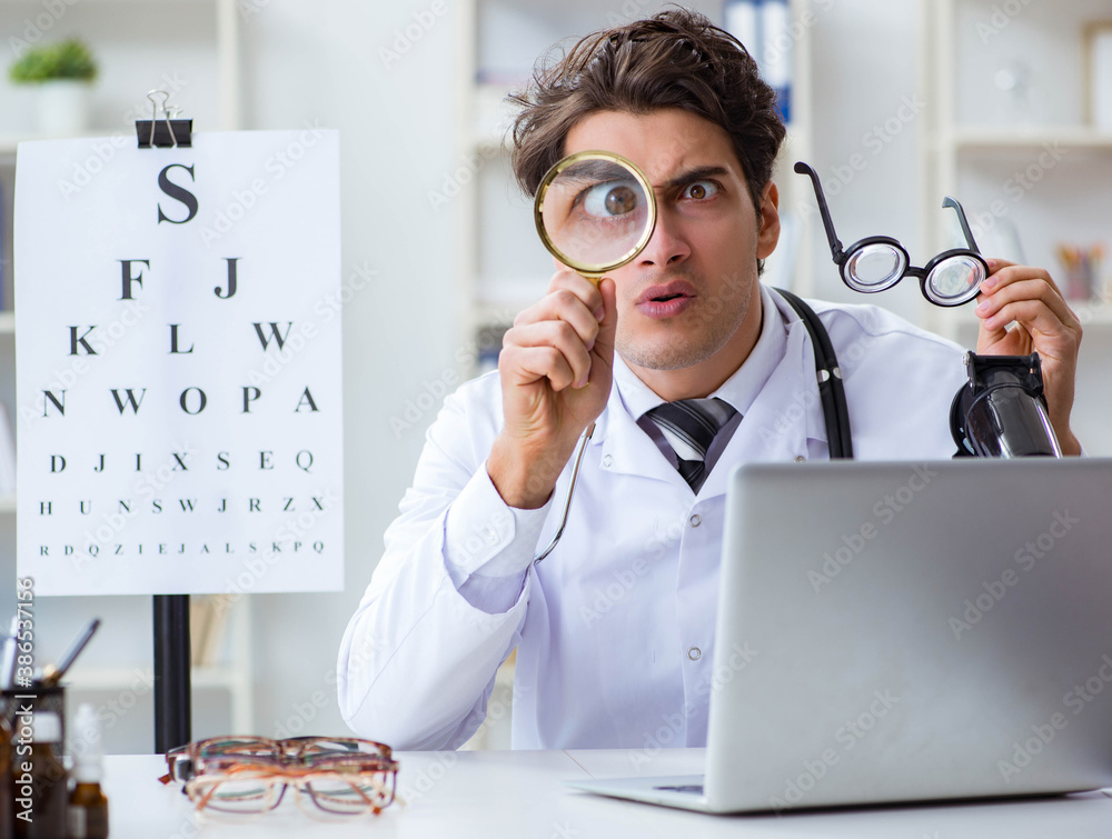 Funny eye doctor in humourous medical concept - obrazy, fototapety, plakaty 