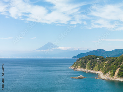 富士山と駿河湾　静岡県　日本 © apiox