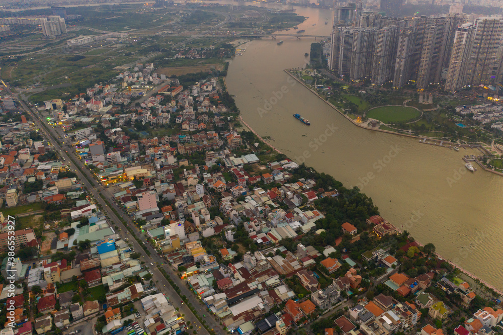 Obraz premium Top view of Ho Chi Minh City (Saigon) in the evening.
