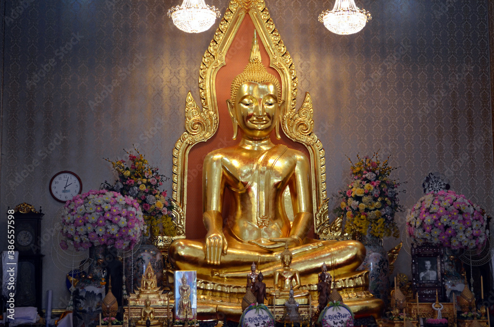 Obraz premium Bangkok, Thailand - Sukhothai, Wat Traimit Buddha