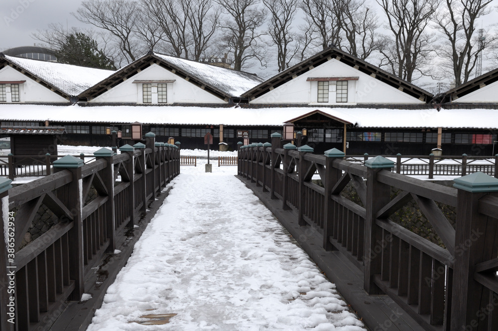 雪の山居倉庫