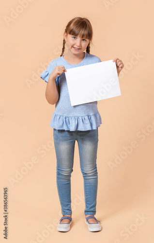 Little girl with blank pape...