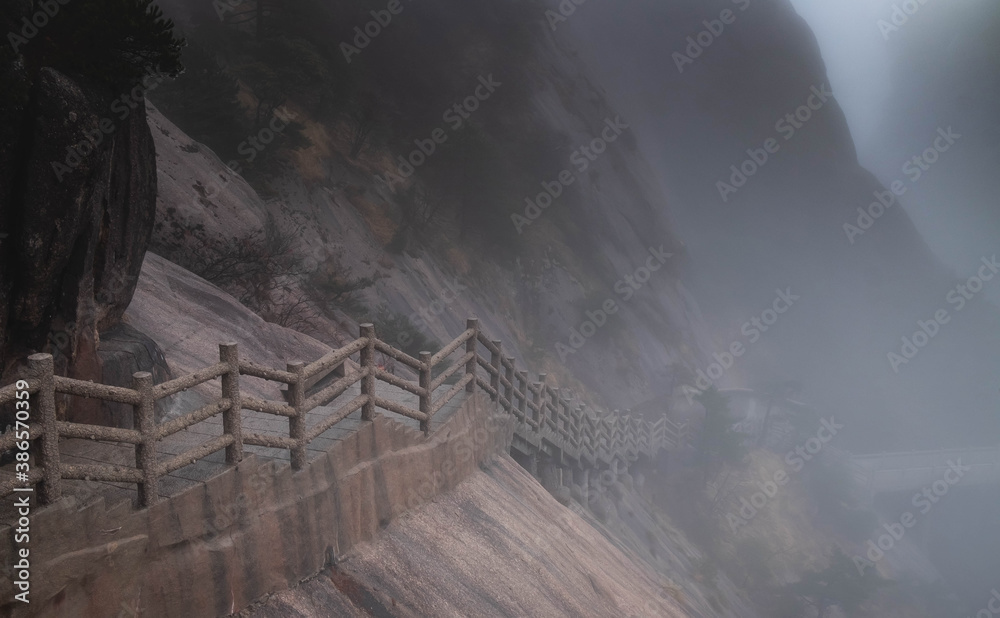Φωτογραφία The natural walk way on the Huangshan mountain in the winter season, It’s one of the Unesco world heritage site in the part of natural