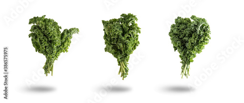 Fotografia three bunches of kale cabbage isolated from the white background