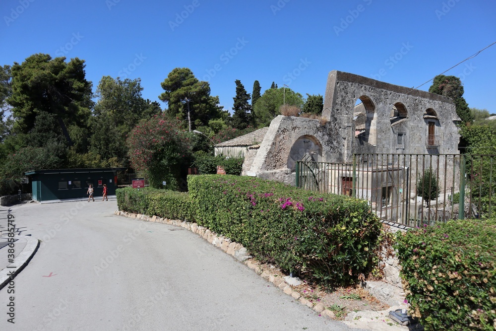 Siracusa - Vialetto del Parco Archeologico della Neapolis