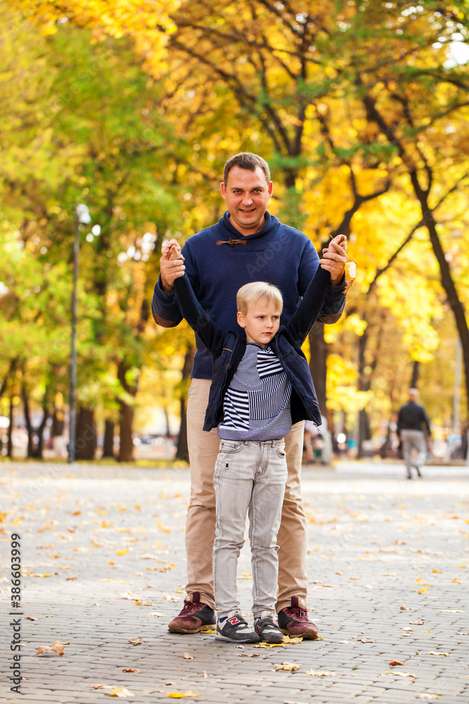 Obraz premium Blonde little boy in autumn park