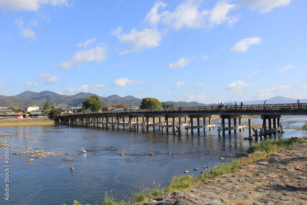 上流(西)側から見た渡月橋(京都嵐山/日本) 上流(西)側から見た渡月橋(京都嵐山/日本)