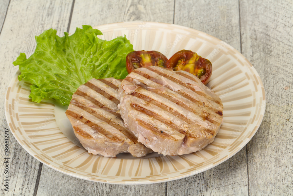 Grilled tuna steak with kumato Grilled tuna steak with kumato