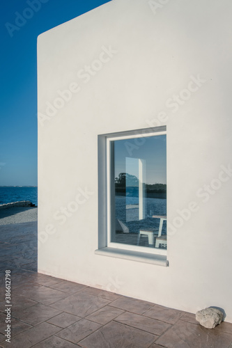 house and window © Ramon Grosso
