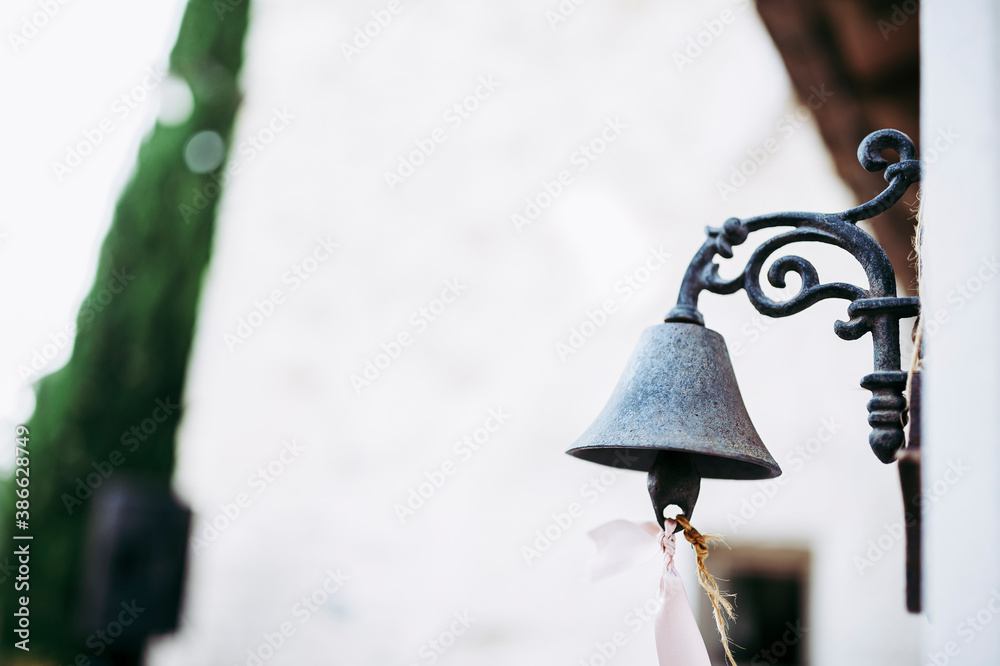 Cloche ancienne en métal pour sonner à la porte d