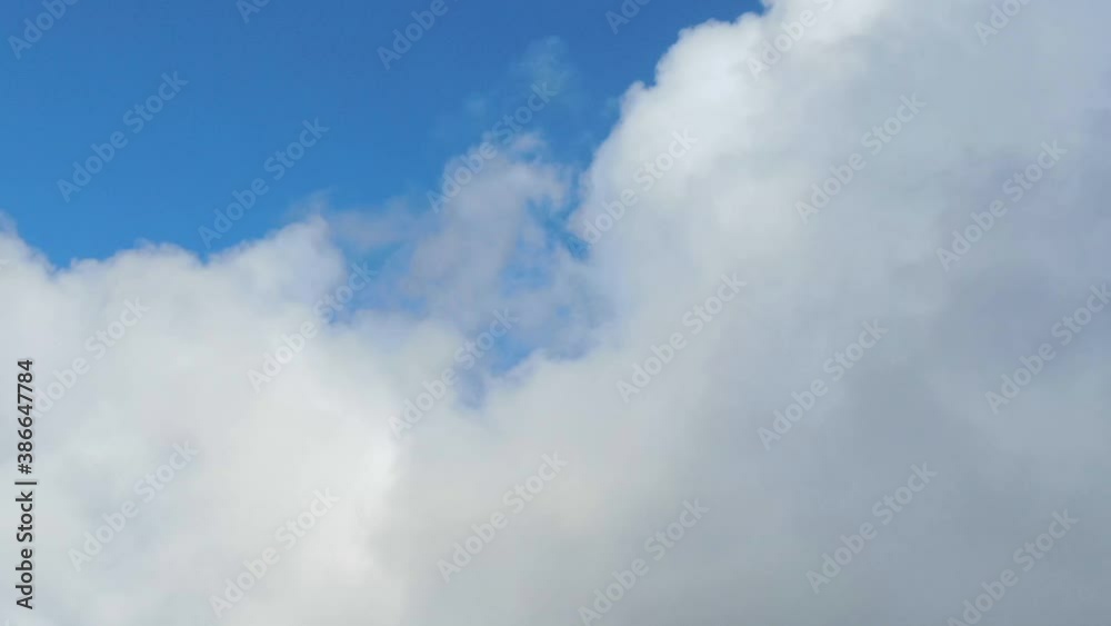 Video con formato lapso de tiempo , tomada desde desde un dron, con vista cercana de las nubes en el cielo. Video con formato lapso de tiempo , tomada desde desde un dron, con vista cercana de las nubes en el cielo.