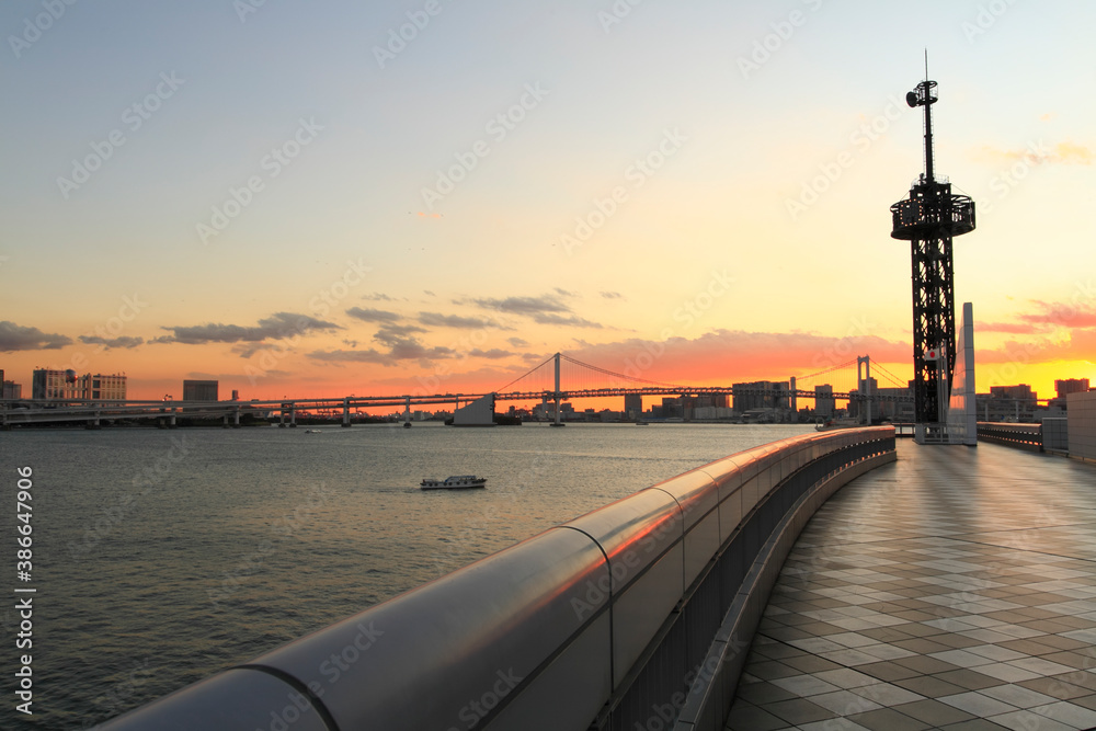 Obraz premium 晴海埠頭夕暮れ