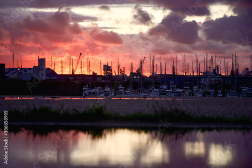 La lumière du port de Dunkerque le soir