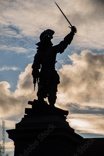 La silhouette de la statue de Jean Bart à Dunkerque