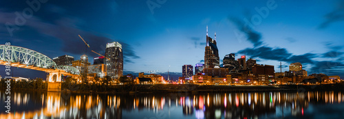 View of the Nashville skyline © hunterraylphoto