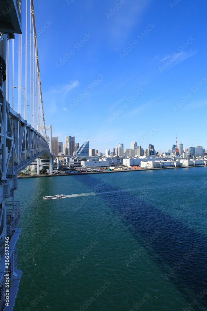 Naklejka premium 青空東京都心海空