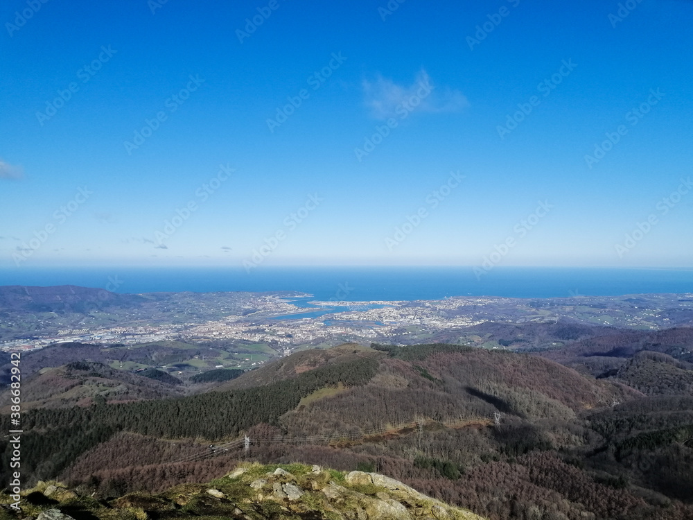 Vue sur Hendaye et la côte basque, depuis les 3 Couronnes à Irun