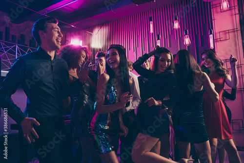 Obraz na płótnie Photo portrait of guys and girl dancing together at nightclub laughing chilling
