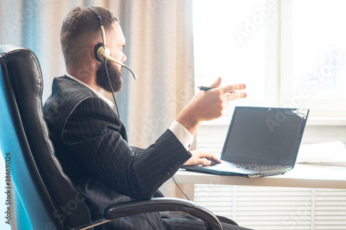 Service Desk agent. Referen...