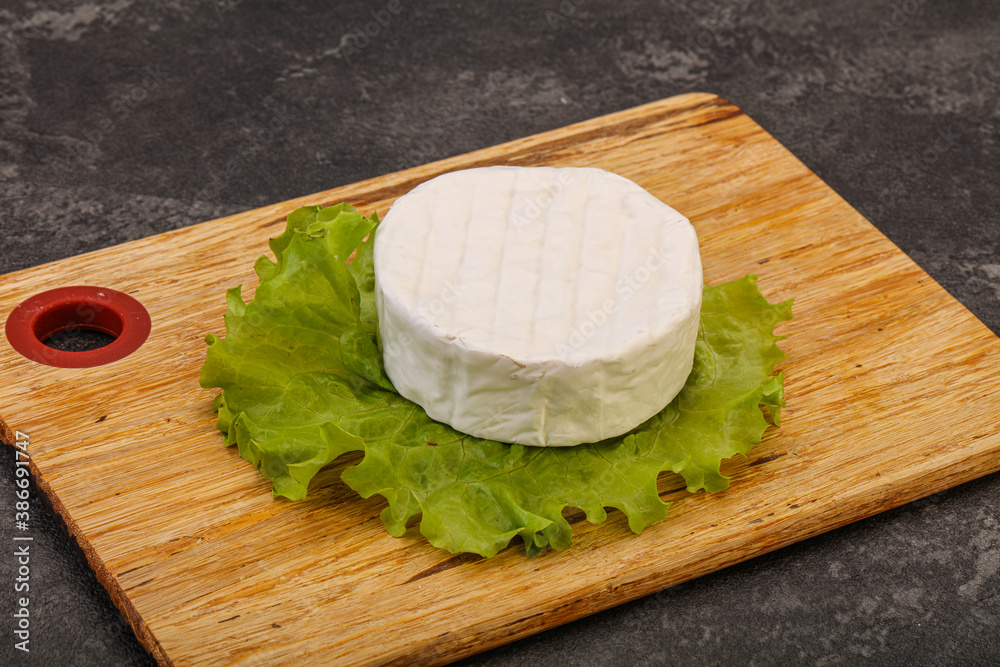 Delicous Brie round soft cheese Delicous Brie round soft cheese