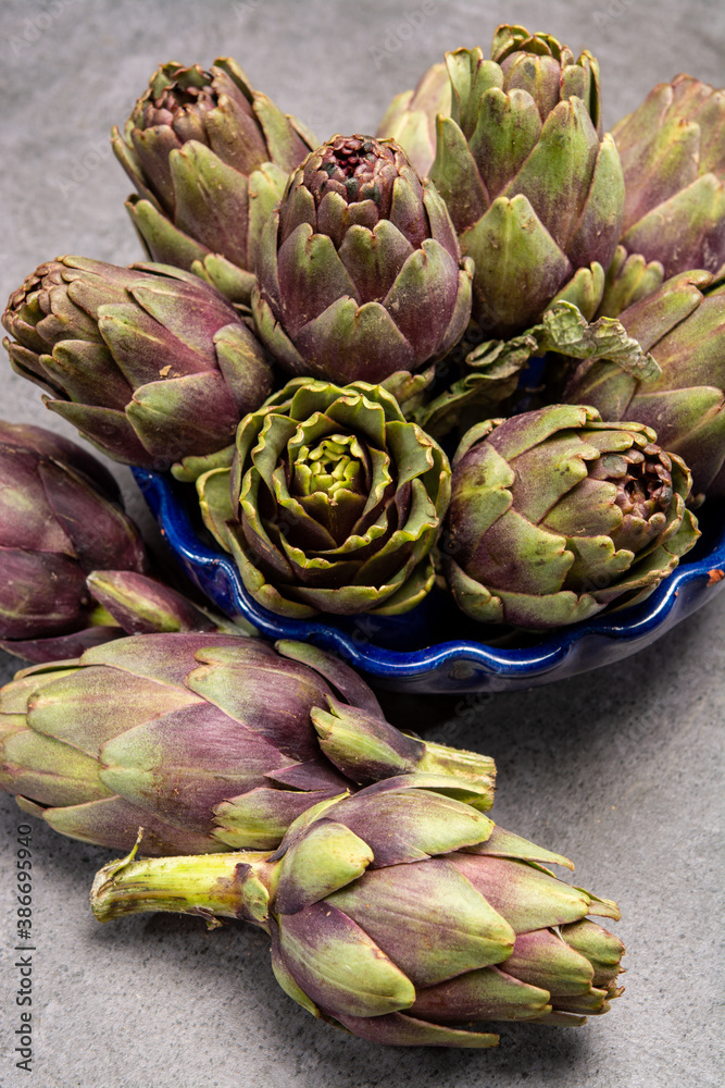 Obraz premium Fresh french petit violet artichokes heads cultivted in Brittany, France