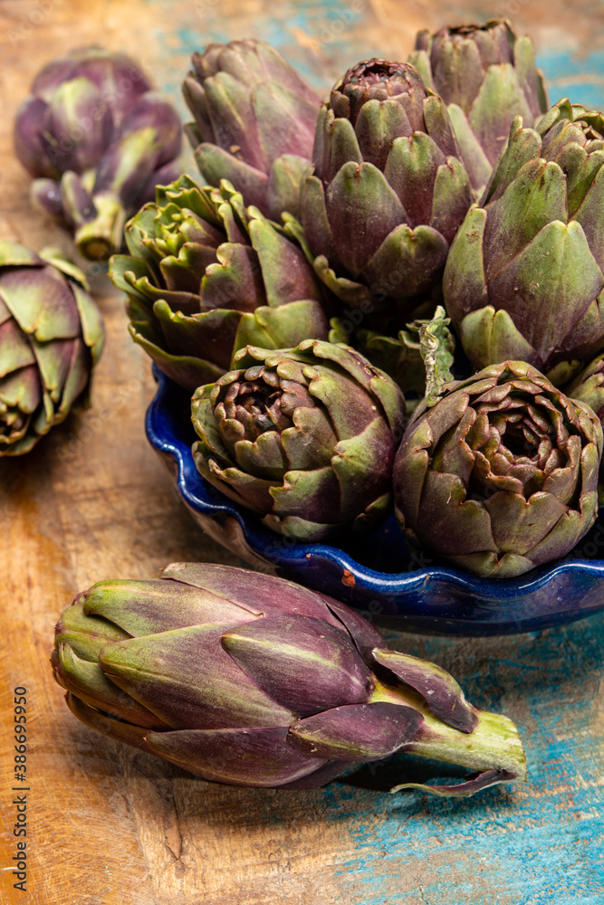 Obraz premium Fresh french petit violet artichokes heads cultivted in Brittany, France