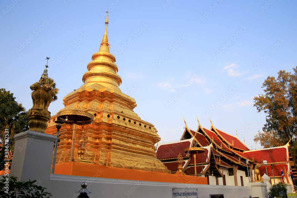 Fototapeta premium Wat Phra That Si Chom Thong in Chiang mai / Thailand