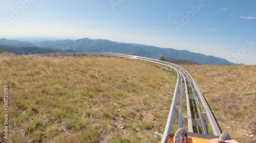 Vidéo du parcours de Luge d'été sur rail à la station de ski du Markstein à Oderen - Lautenbach, Alsace, Haut-Rhin, Grand-Est, France photo