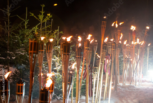 Φωτογραφία fiery torches, an annual torchlight procession to mark the Independence Day of Latvia