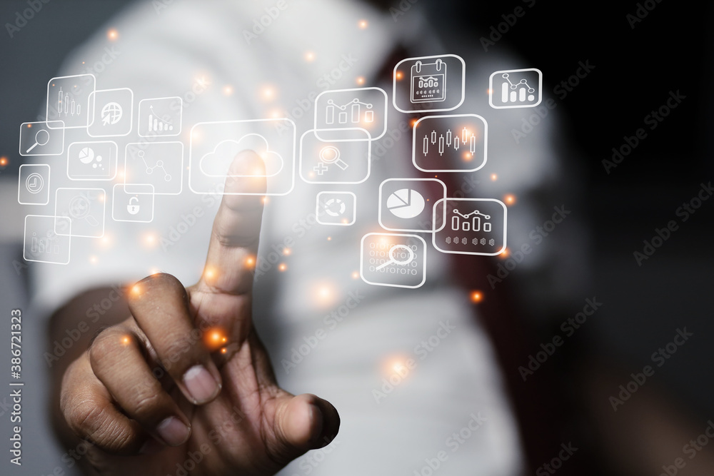 Business people add modern sets that use Virtual Media to manage online business systems based on corporate networks with technology Business people add modern sets that use Virtual Media to manage online business systems based on corporate networks with technology