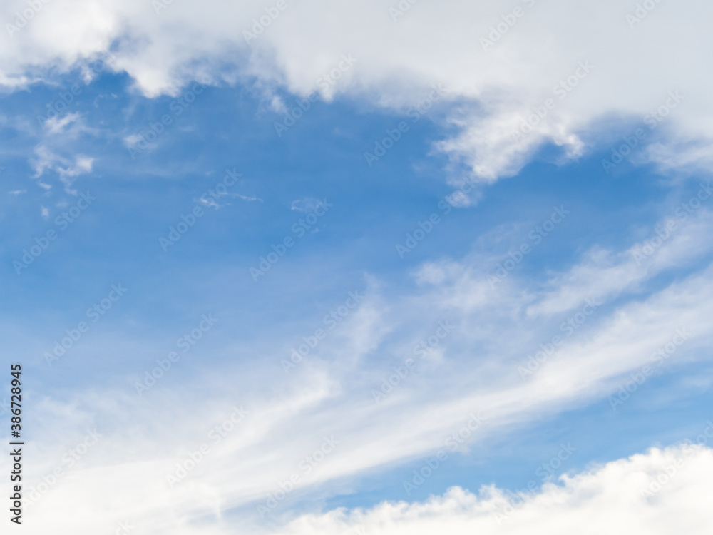 Obraz premium Blue sky with white clouds