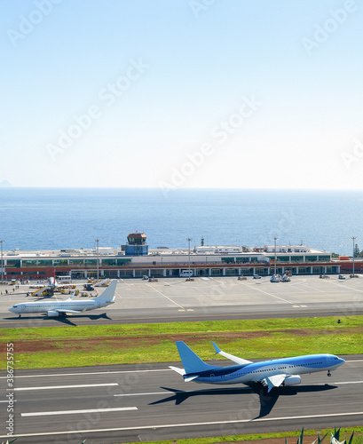 Airplaine ocean island Madeira airport