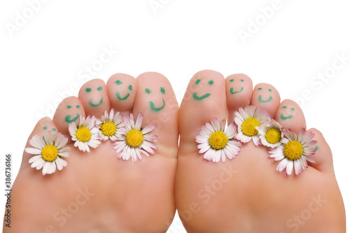 Füße mit Gänseblümchen © drewsdesign