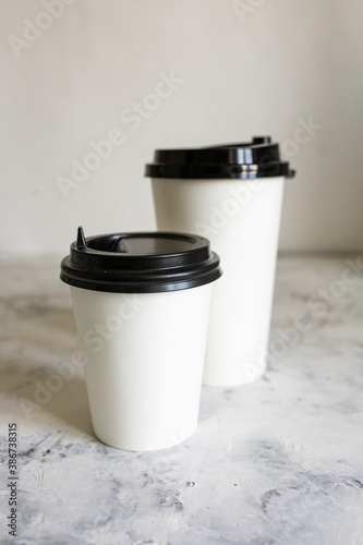  cardboard coffee cups with lids