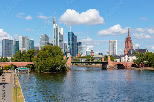 Frankfurt am Main  Ansicht von der Ignatz-Bubis-Br  cke. 07.07.2020.