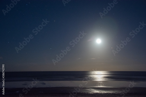 Photo Moonrise over the Atlantic