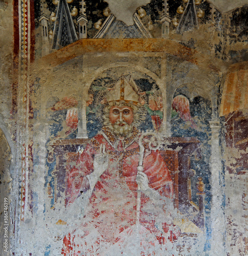 San Nicolò; affresco esterno della chiesa romanica di San Nicolò a Laces (Alto Adige)