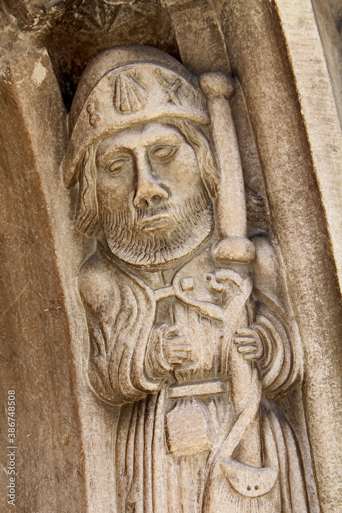 San Giacomo; altorilievo nel portale della chiesa parrocchiale dei Santi Pietro e Paolo a Laces (Alto Adige)