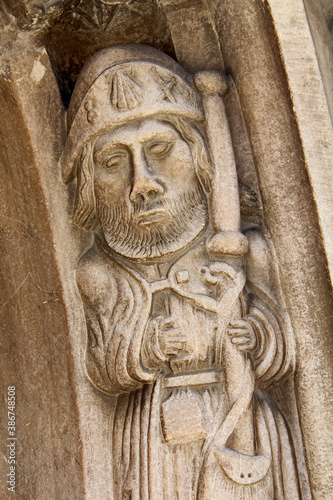 San Giacomo; altorilievo nel portale della chiesa parrocchiale dei Santi Pietro e Paolo a Laces (Alto Adige)