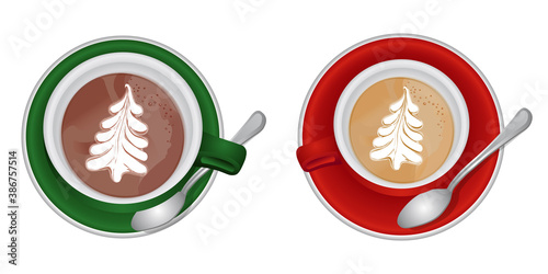 Boissons gourmandes à déguster pendant les fêtes - chocolat chaud ou café avec de la crème en forme de sapin.