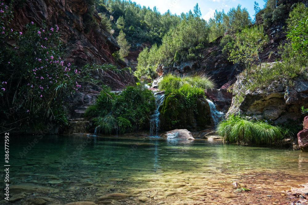 Pozo negro en Fuentes de ayodar en la comunidad valenciana, España Pozo negro en Fuentes de ayodar en la comunidad valenciana, España
