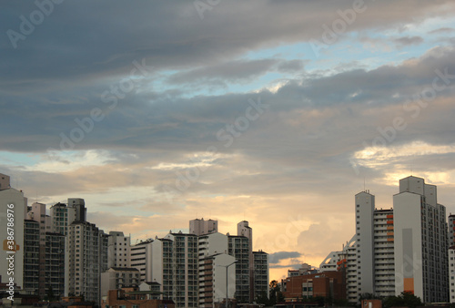 vanilla sky background in the city