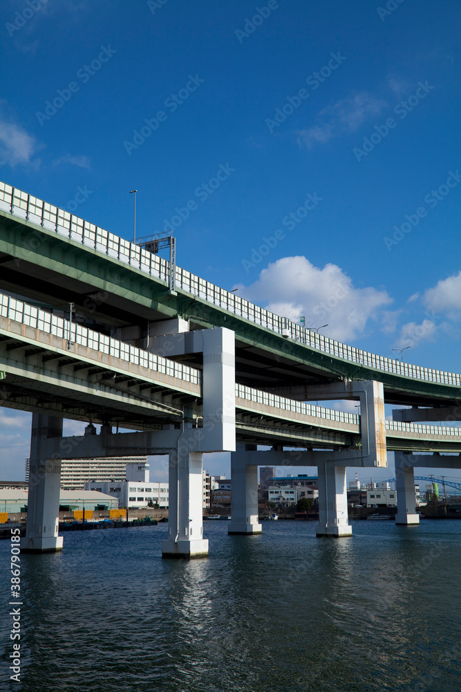 天保山運河と阪神高速