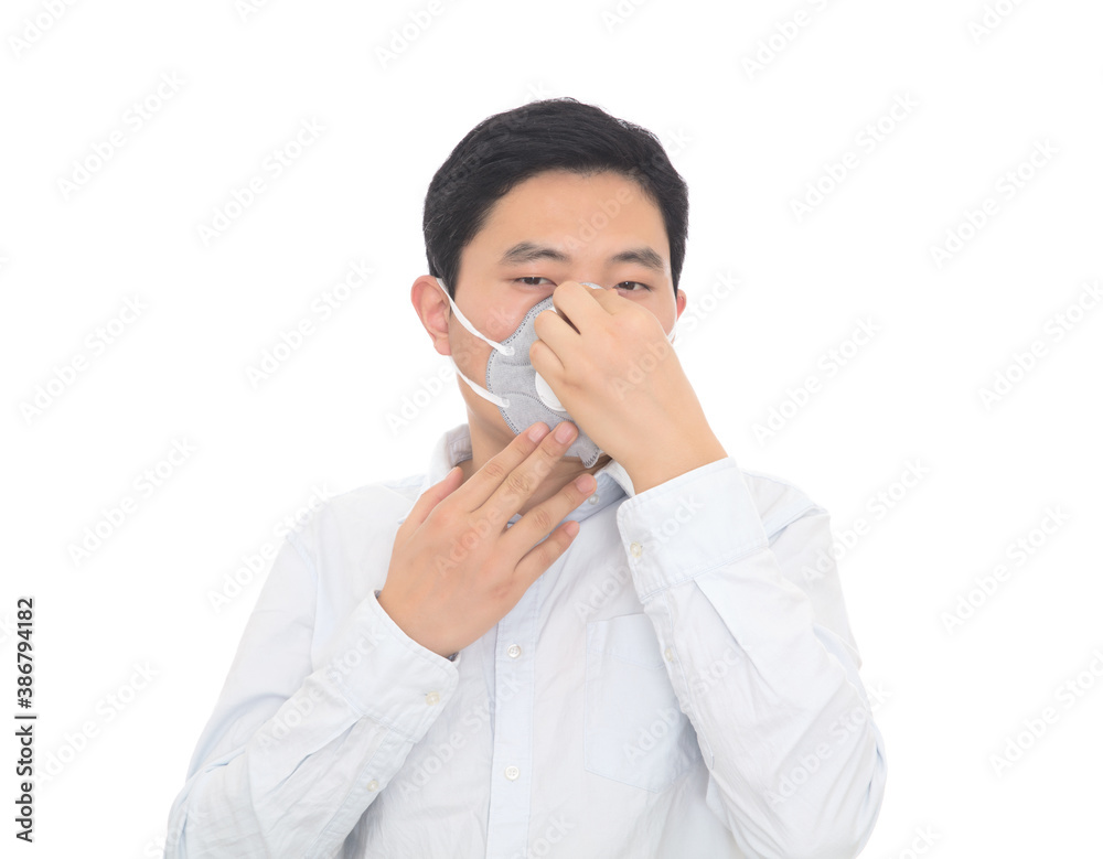 Chinese men wear N95 masks correctly