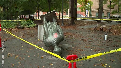 ABRAHAM LINCOLN STATUE TOPPLED IN PORTLAND OREGON FROM RIOT